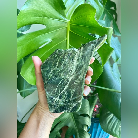 Nephrite Jade Freeform - Picture 2 of 7